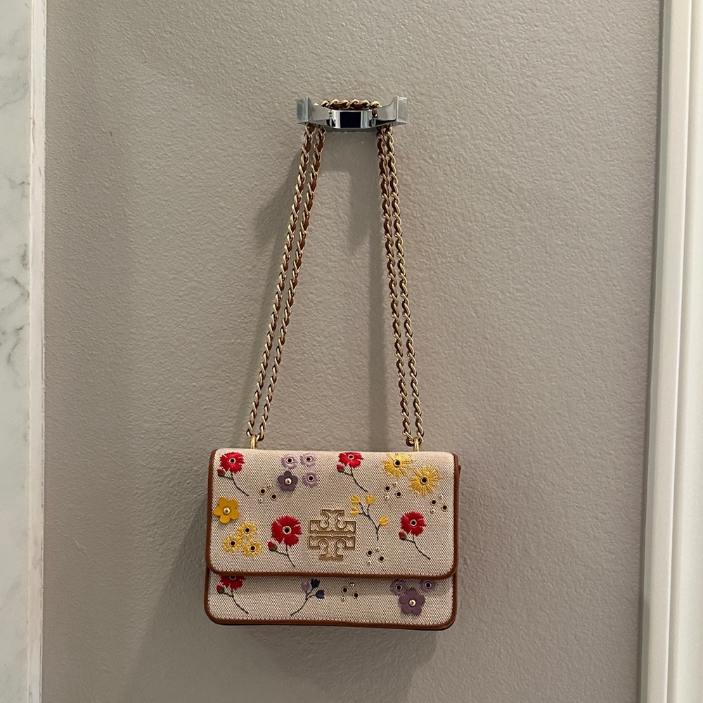 Tory Burch linen handbag with beautiful floral embroidered💐